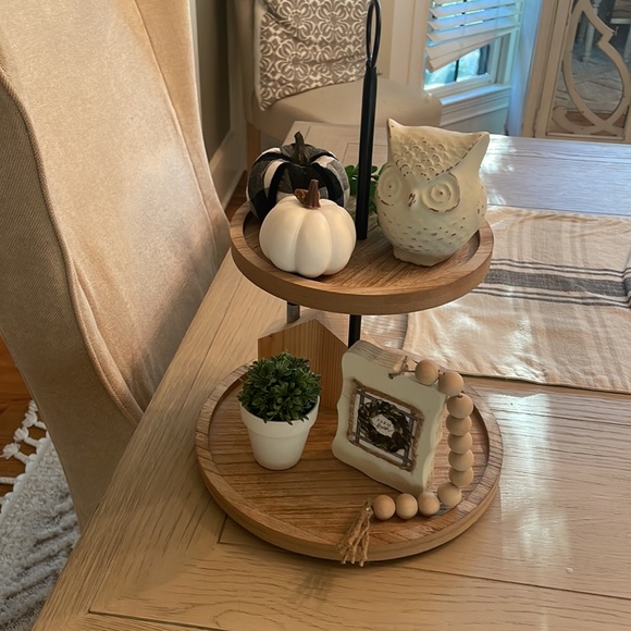 NWT Two Tier Tray Stand, with decorations perfect for fall, farmhouse chic - Picture 4 of 4